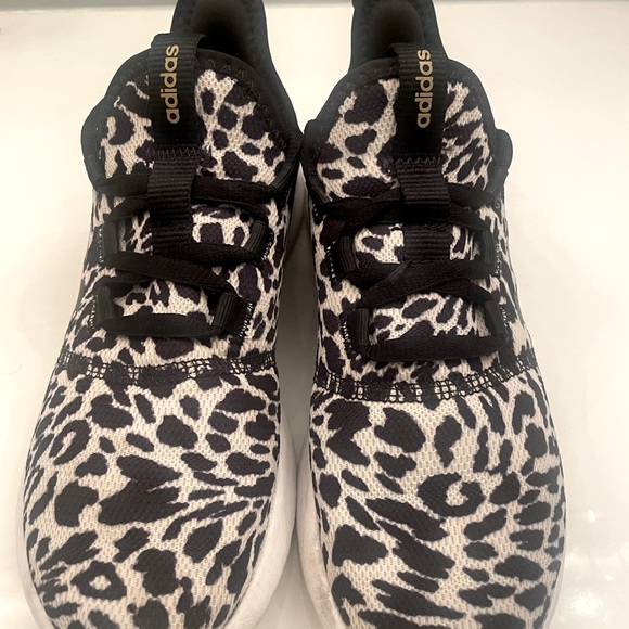 Adidas women’s shoes - Picture 2 of 4